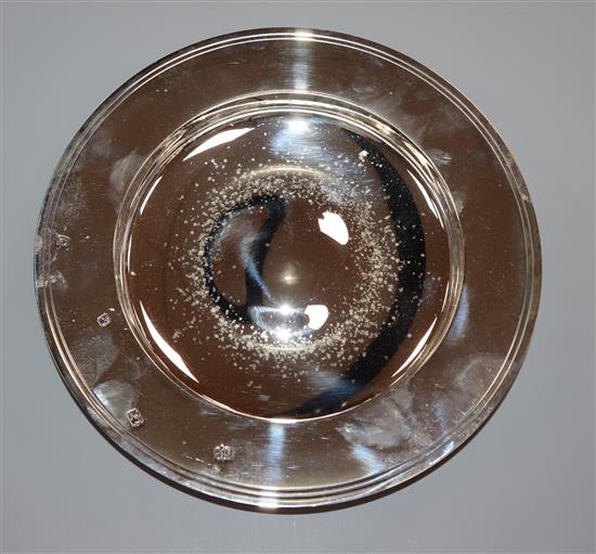 A modern circular silver bowl, London 1988, William Comyns & Sons, approx 11oz